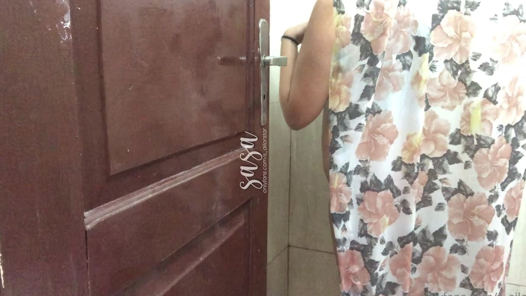 Sasakitten 2102704465 05 06 2021 Hey Why Are You Spying On Me To Take A Shower You Naughty Do You Like