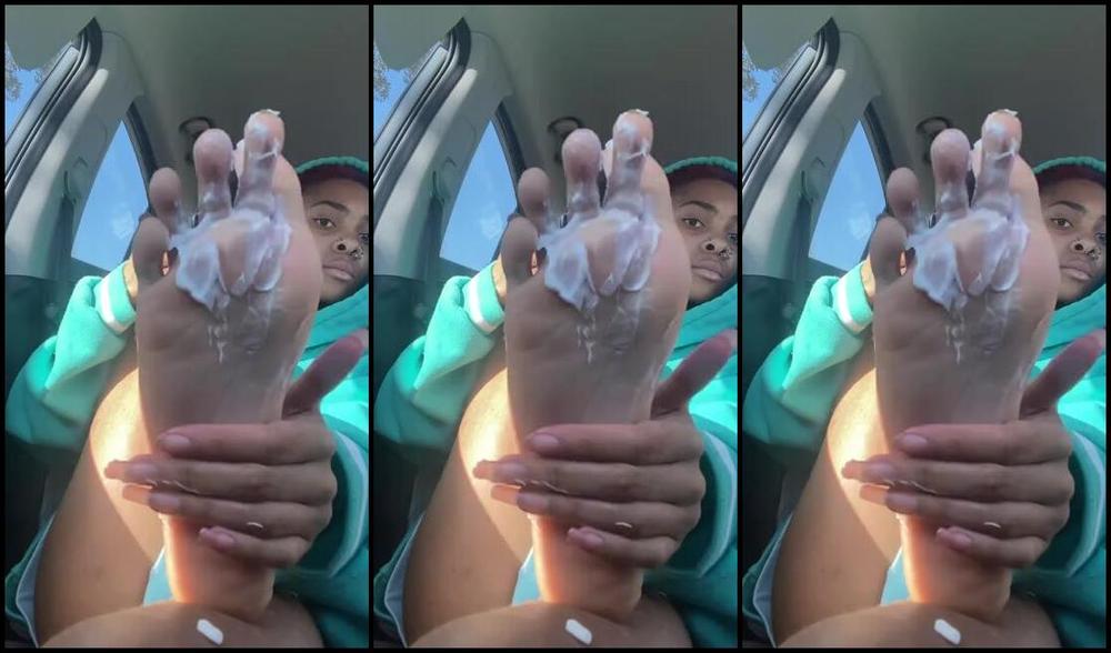 Zafeetllc Onlyfans I Love Putting Lotion On My Beautiful Soles