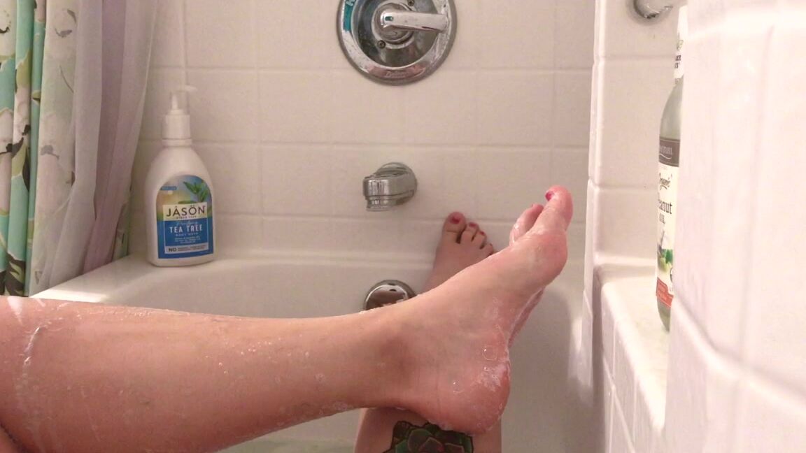 Feet, Foot Fetish, Hairy, Shaving, Tattoos ohhaikitty shaving my hairy legs pov ManyVids