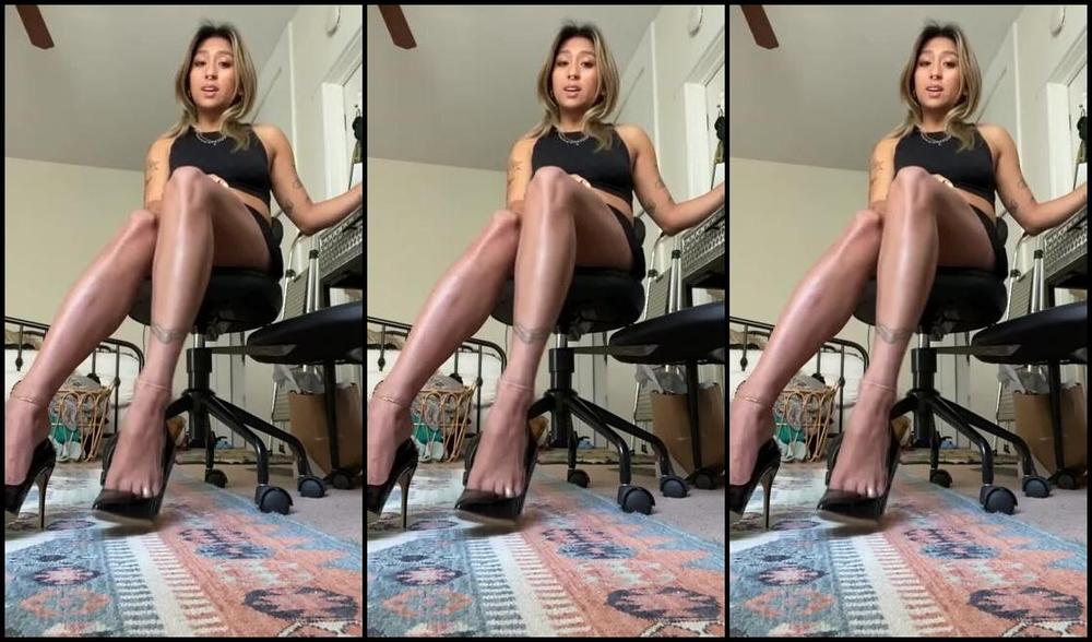 Asiansmartsoles Onlyfans I M Your Boss Did I Really Just Catch You Staring At Me Dangling My Heels Qop