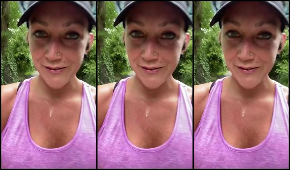 Taylorraz Onlyfans 10 Miles Down Feeling Strong How Sweaty And Smelly Do You Think My Feet Are