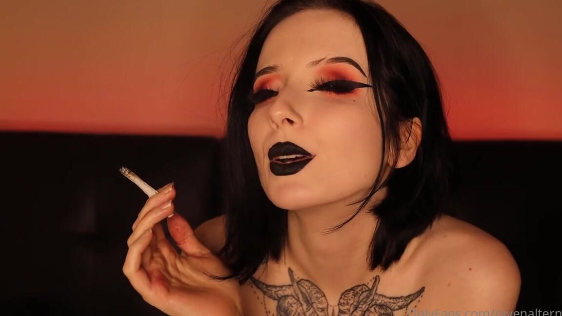 Raven Alternative Nicknamed Ravenalternative 08 30 2022 Onlyfans Video Every Time I Smoke Rollies I Remember Why I Dont Like To Smoke Rollies