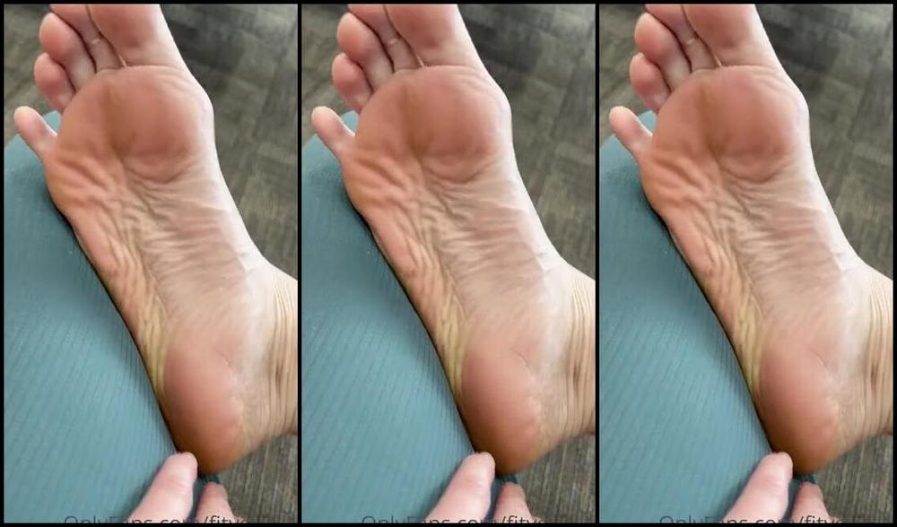 Nina Aka Fityoginina Onlyfans I M Flying Home Today I Took So Much Great Outdoor Nature Content And Some Gg Stuff Too Enjoy 1