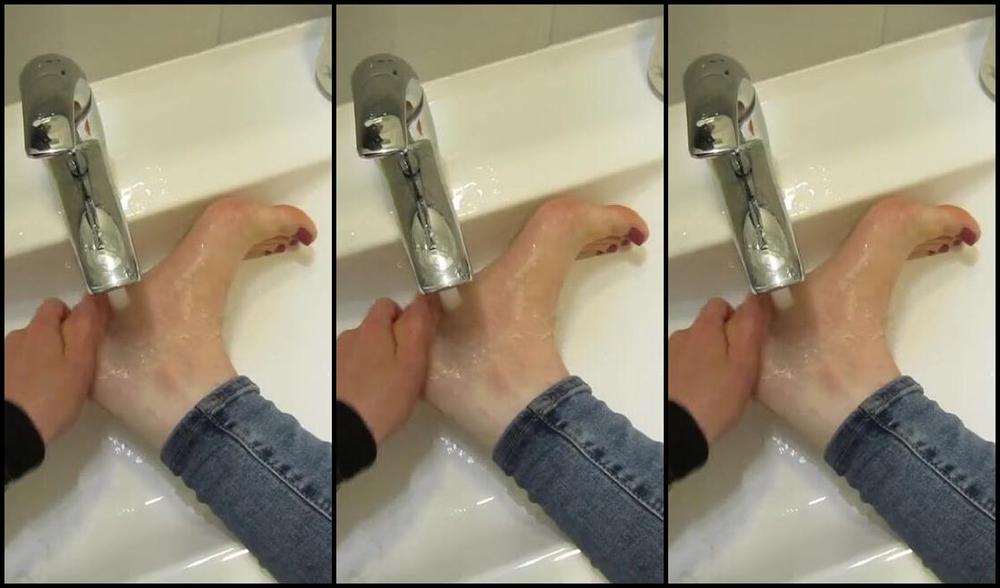 Neolasoles Nicknamed Neolasoles Onlyfans Just Washing My Feet