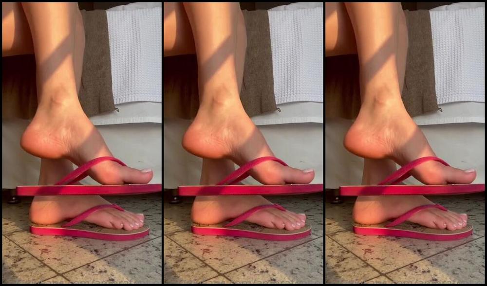 Pezinhos Da Amora Aka Amorafeetofc Onlyfans Through The Sandals You Can See My Soles Will Be Your Best Vision