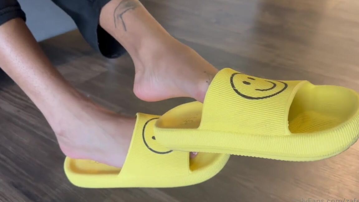 Zafeetllc Onlyfans Watch Mami Dangle Her Pretty Slides