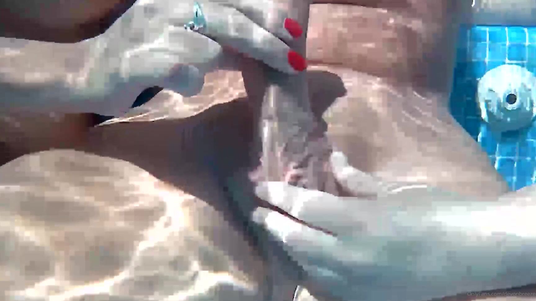 Devon Breeze Underwater Blow Job