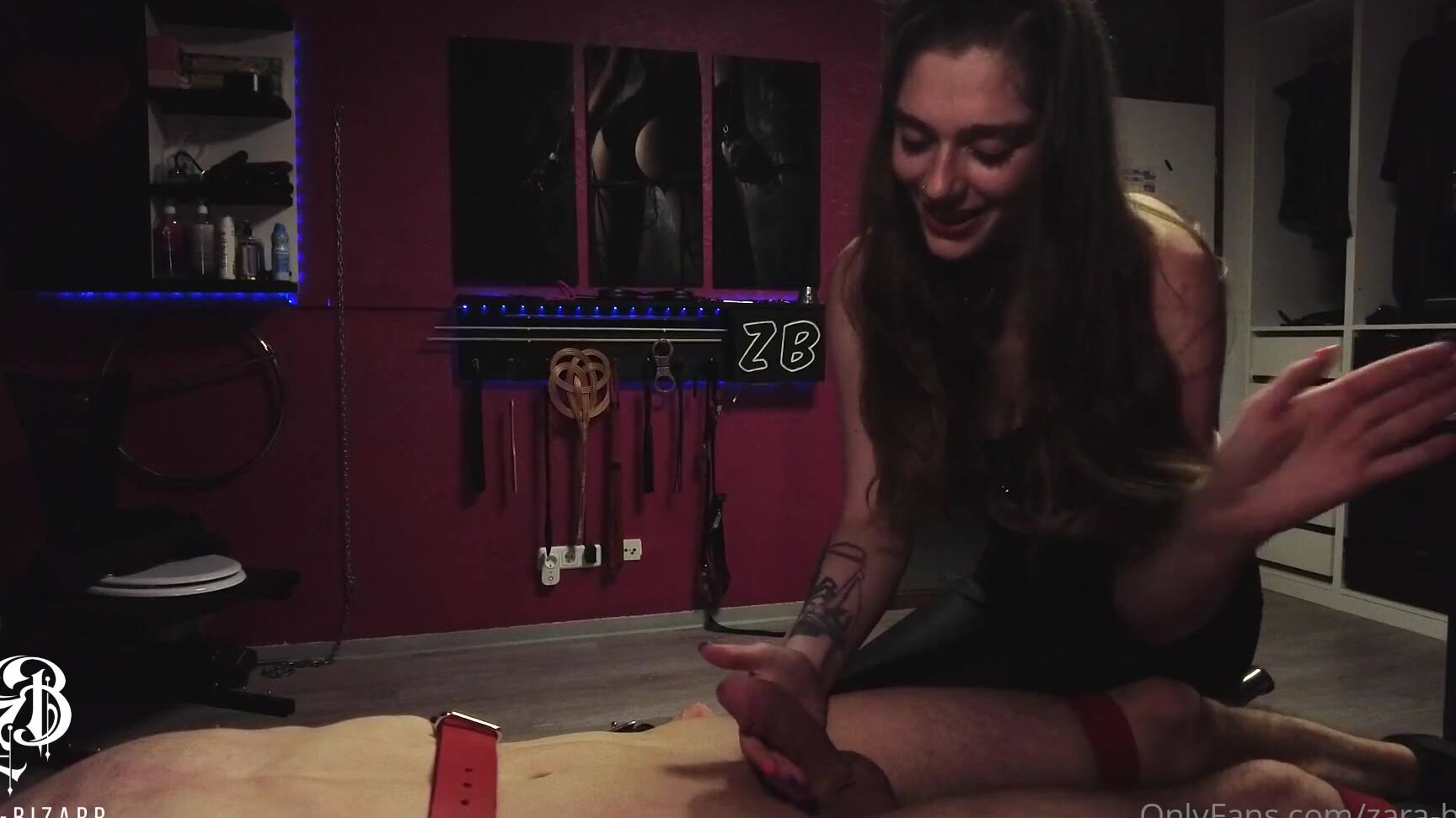 Zara Bizarr Bissiger Blowjob Auf Der Fesselliege Als Ich Nach Meinem