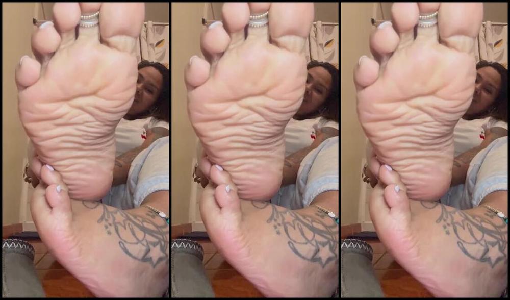 Dissa Nicknamed Dissatoes 01 14 2025 Onlyfans Video Loving My Uggs K3R1