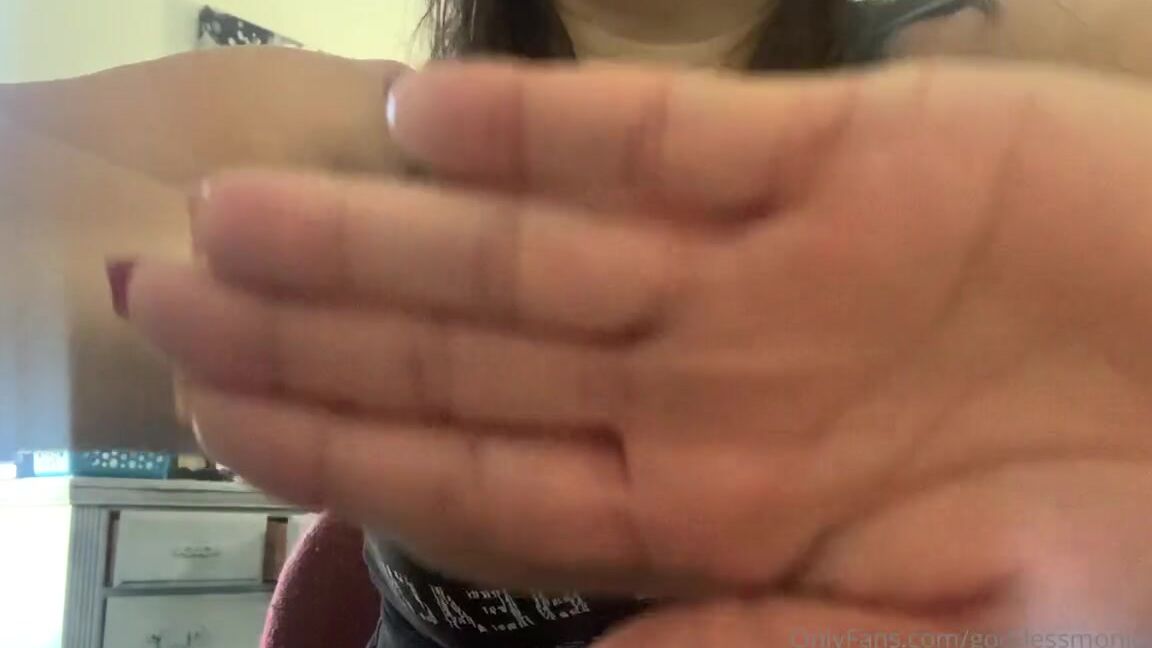 Goddessmonica00W Onlyfans Hand Over Mouth Per Your Requestp