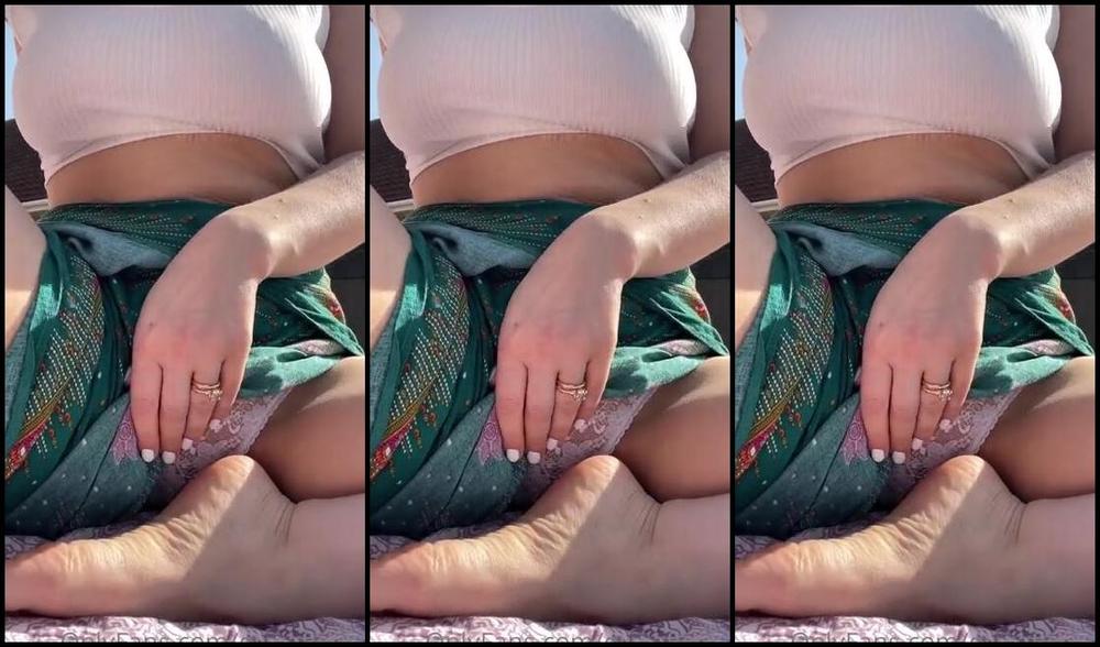 Oliviafleur X 04 03 2022 Onlyfans Video Getting A Little Bit Footsie Frisky In The Garden Love Rubbing My Pussy Against My