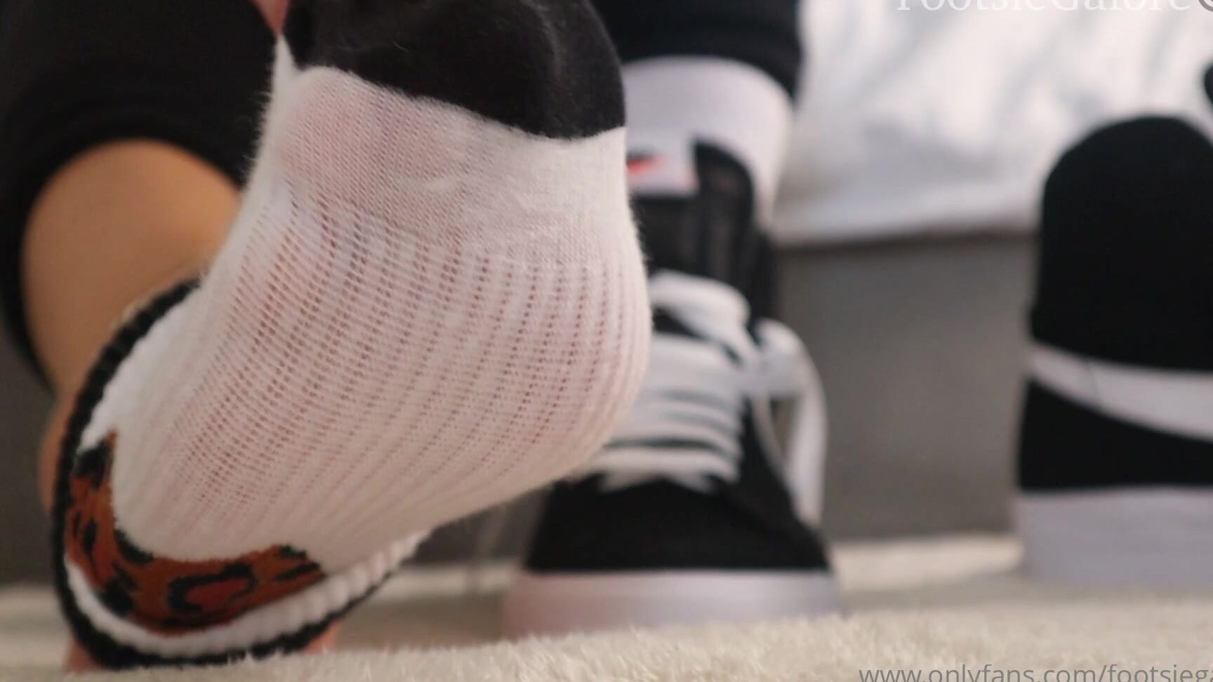 Footsiegalore Let Me Peel These Off For You My Feet Feel So Hot And Sweaty How Badly Do You Want T