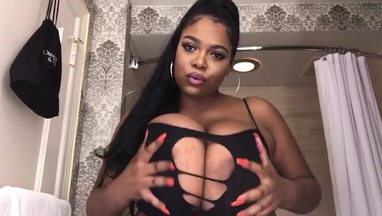 Finallyagoddess Nicknamed Finallyagoddess2 Onlyfans Titty Tuesday2