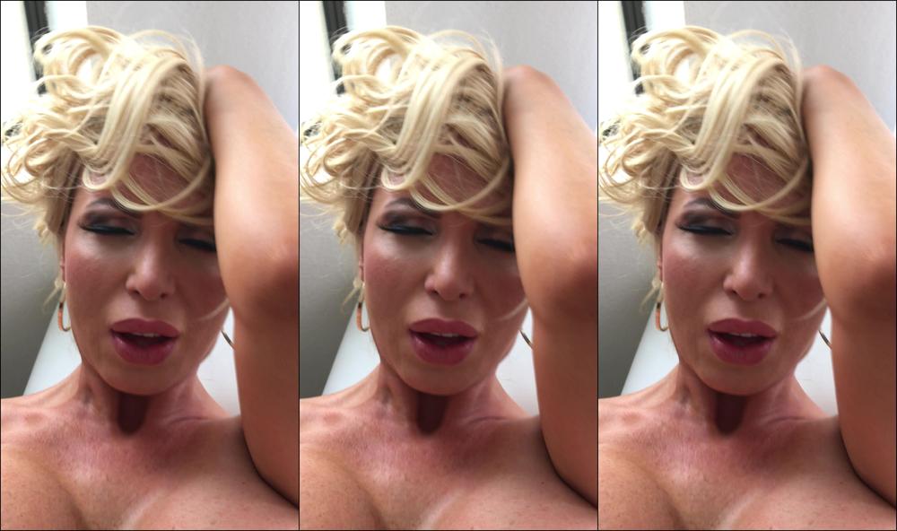 nikkibenz-06-04-2018-8486744-couch-sex-bts