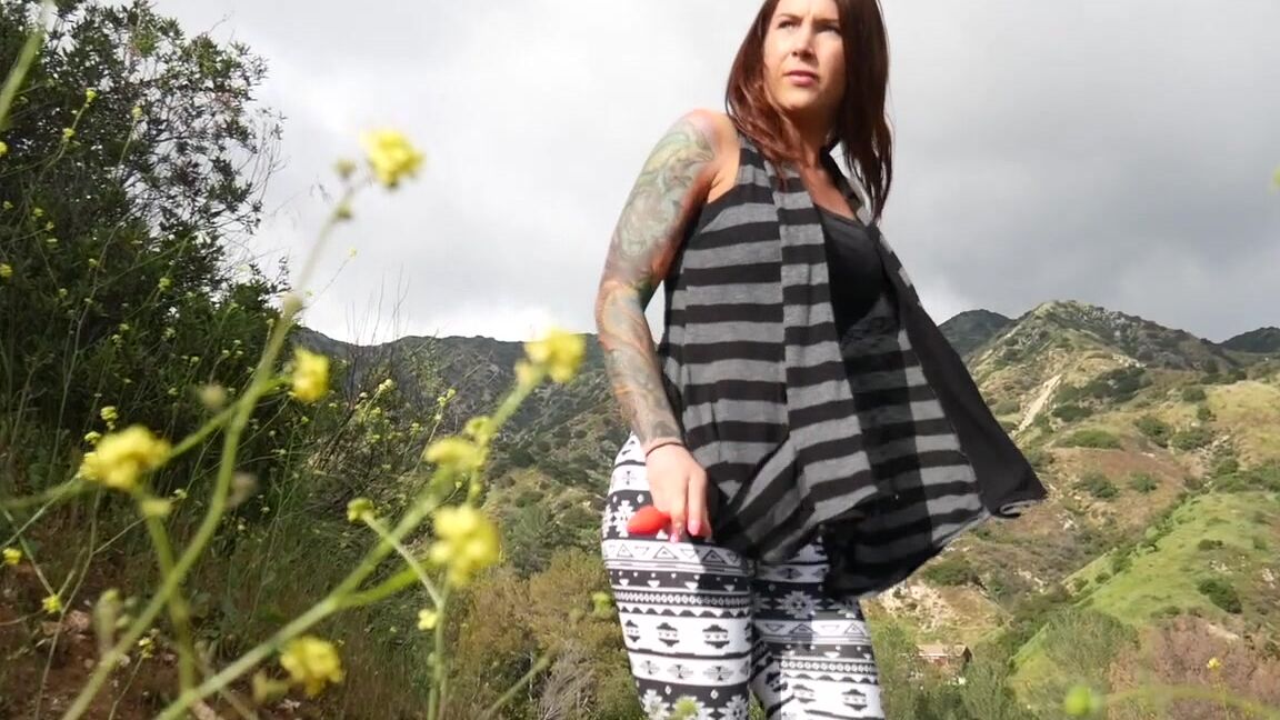 Felicity Feline Pee Buttplug Insertion