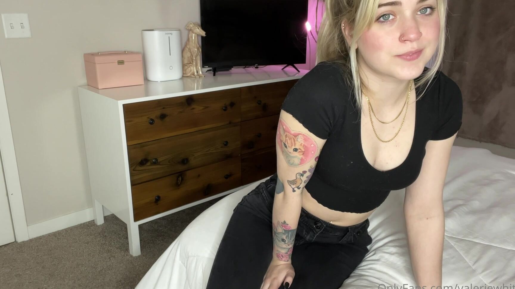 Valeriewhitebby Your Wife S Friend Knows You Re Obsessed With Her Feet Homewrecker Joi