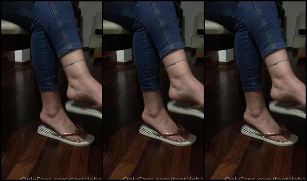 Gia S Feet Nicknamed Footsiebab 01 16 2022 Onlyfans Video Shoeplay In Havaiana Flipflops