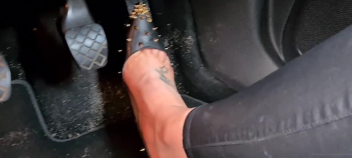 Kats Worn Heels Nicknamed Katswornheels Onlyfans Pedal Pumping In My Very Sexy Louboutin Degraspikes Just Look At The Toe Cleavage