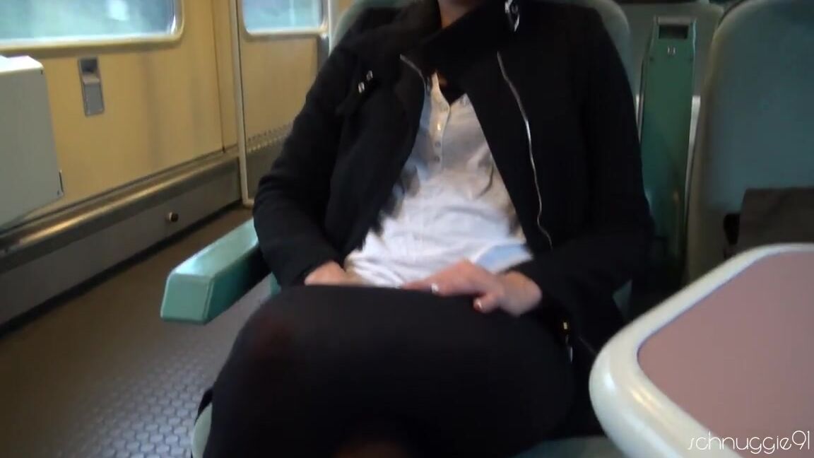 schnuggie91 dreiste zugfahrt mitten im abteil geschluckt 10 10 14 MyDirtyHobby