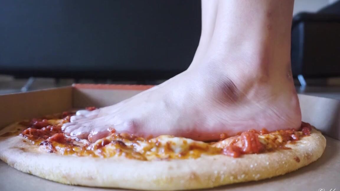 Kylie Le Beaus Feet Nicknamed Kylielebeausfeet Onlyfans Pizza Crushing Polish Color French Tip