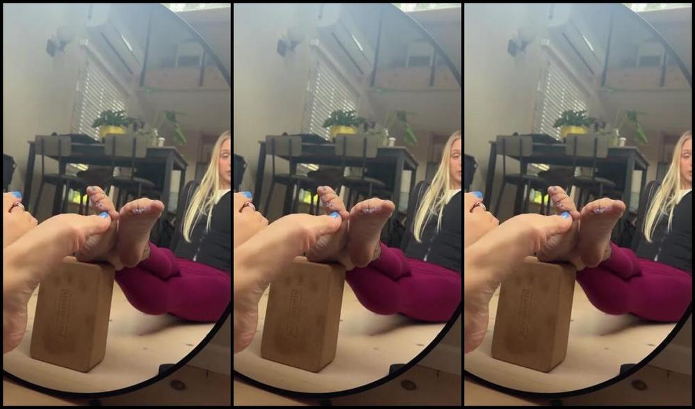 Goddess Kaylee Aka Xomaddykxo 10 16 2024 Onlyfans Video Just A Little Foot Tease In The Mirror While I Was Busy Cooking Dinner Stroke To 0Xp