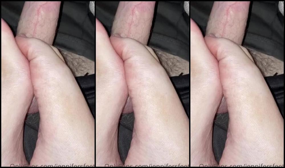 Jennifers Feet Nicknamed Jennifersfeetx 06 04 2021 Onlyfans Video I Love Distracting Him While He Is Playing His Game Mrpiggytoes