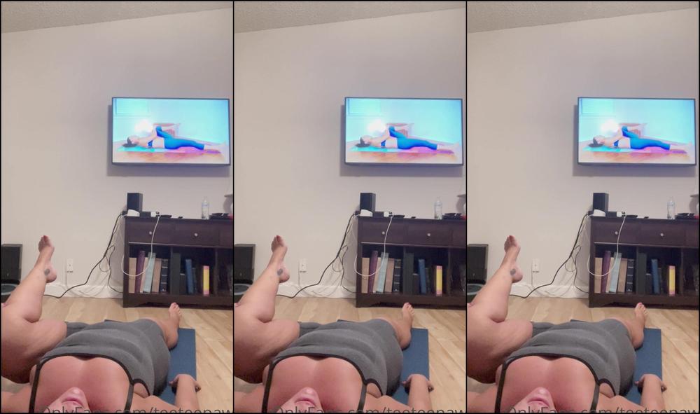 Teeteepawg Some Monday Yoga