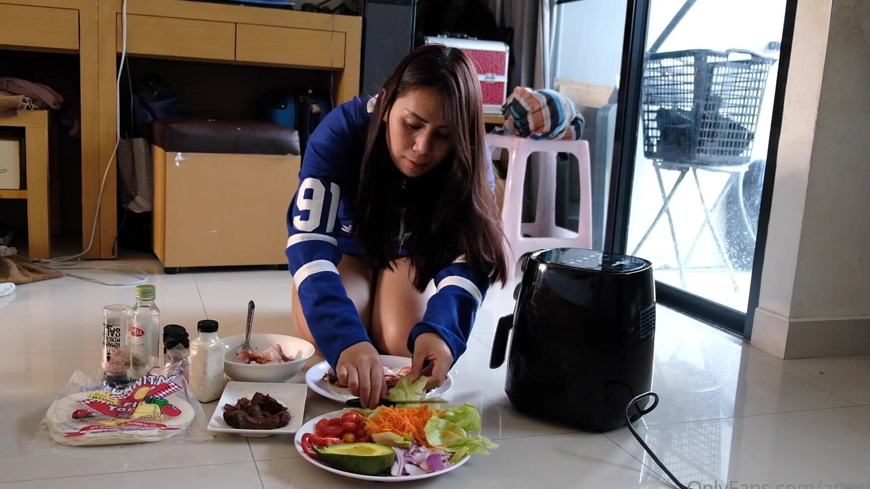 Angelwael Sexy Fajita Eating Mistress Wael I Ll Watch You Stroke Your Cock While I Eat My Homema