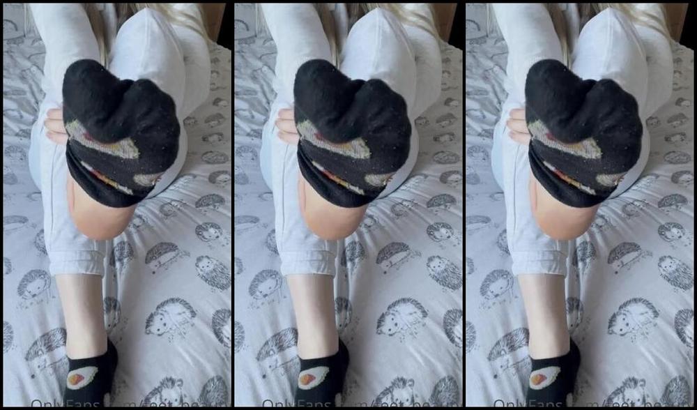 Feet Beautyx Nicknamed Feet Beautyx 12 07 2021 Onlyfans Video Slow Sock Tease Is Exactly What You Needed Today Now Cum On Them