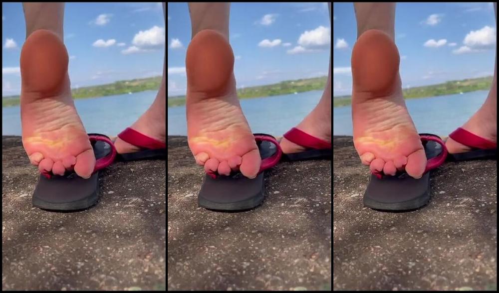 Pezinhos Da Amora Aka Amorafeetofc Onlyfans The Oldest Flip Flops I Have Come Slave And Clean My Flip Flops With Your Tongue