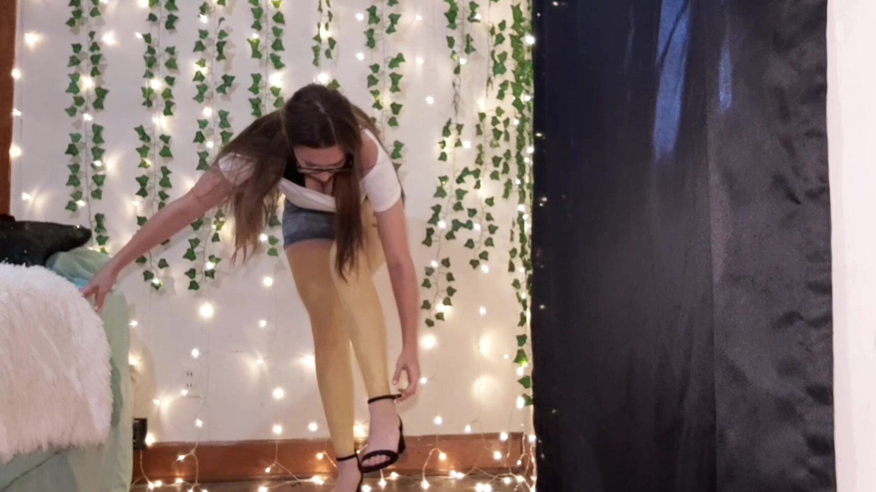 Nicole Nabors Try On Haul Yellow Fed Legs