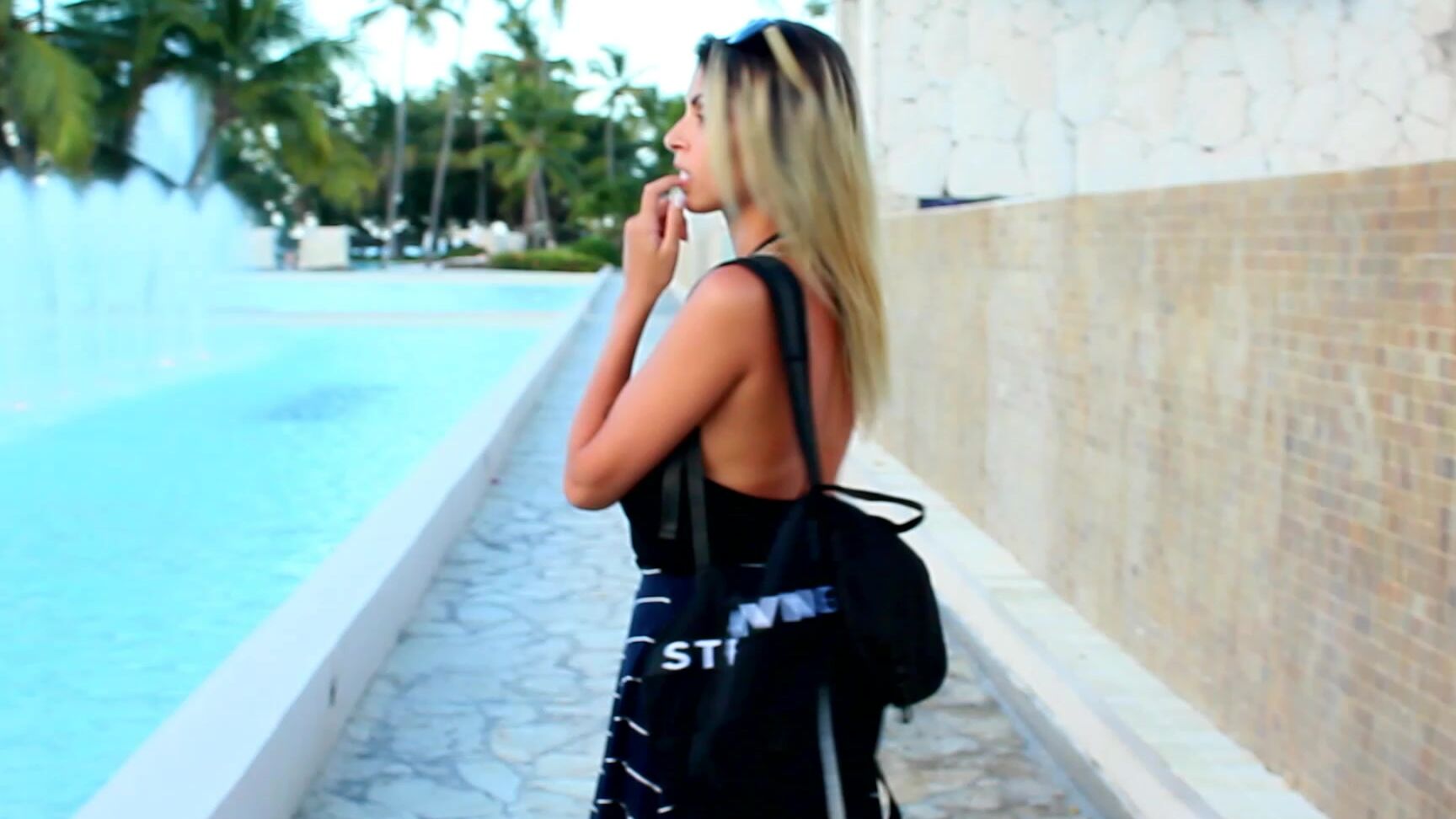 All Natural,Big Ass,Big Boobs,Public Flashing,Public Nudity nicolebelle public flashing on beach37 vids pack ManyVids