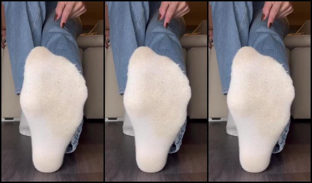 Sarina Jones Nicknamed Sarinajones 02 14 2025 Onlyfans Video Do You Deserve Some Some Ls And Some Dirty Socks