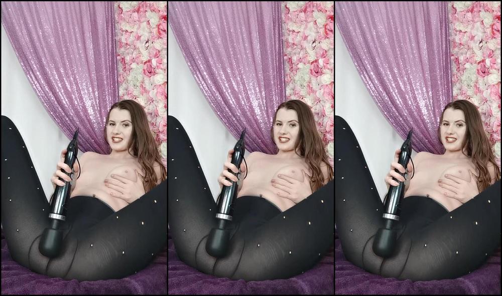 brooklogan-18-04-2020-243446851-wearing-double-tights-and-feeling-mega-horny-