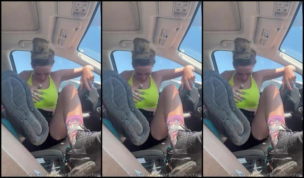 Theperfectmistress Onlyfans Just Walkedran 5 Miles In 92 Degrees Woooweeeee Am I Tired I Want You To Massage My Sweaty Feetp