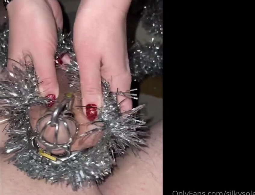 Silkysolesyyc Onlyfans Another Fun Xmas Video To Get You Into The Holiday Spirit I Love How My Nails Look Against The Silv