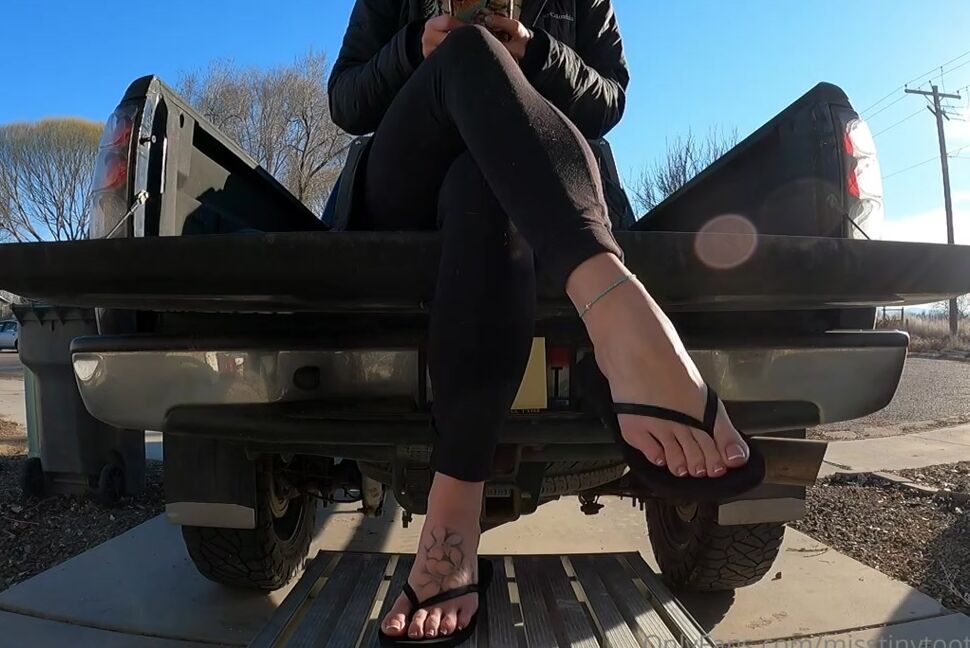 Misstinytootsies Onlyfans My Lovely Neighbor So Kindly Ruined The Sound On This Video Comment If You Catch What He Did