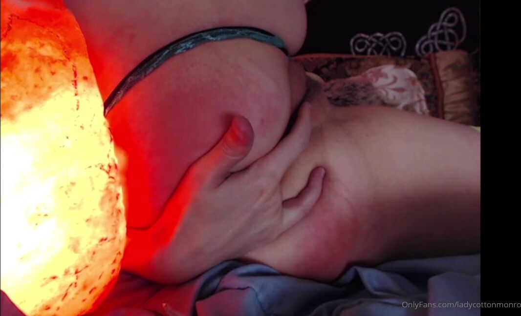 ladycottonmonro-25-10-2019-76167166-paddle-my-ass-red-then-finger-my-ass-till-i-can-take-my-whole-hand