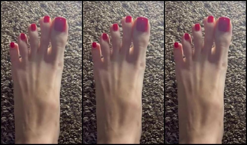 Gorgeous Long Toes Nicknamed Gorgeouslongtoes Onlyfans 113 On 113 Happy Weekend Everyone Do You Prefer My Feet A Little Imperfect Smelly