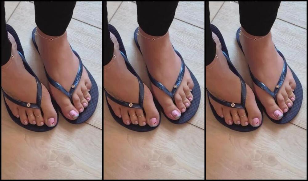 Footsiegalore 03 25 2025 Onlyfans Video Work Attire Sat On The Massage Bed In The Salon Kinking Off My Flip Flops Ue