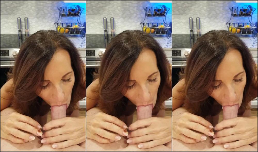 sexycarolmilf-10-04-2020-224831817-have-you-ever-thought-about-putting-cream-all-over-your-cock-only-to-get-it-licked-off-b