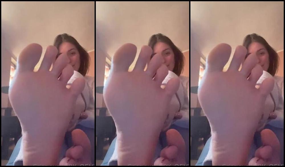 Crissyworld0K Nicknamed Crissyworld0K Onlyfans Feet Joy Mi Sono Appena Svegliata E Decido Di Farti Eccitare Un Po Con I Miei Piedini Sudati Premium