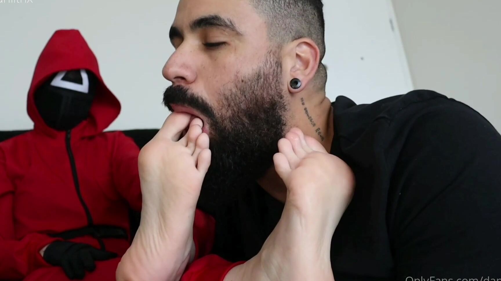 daniitrix-14-12-2021-2301963502-worship-tematica-roupa-inspirada-na-s-rie-round6-jhonn-lambendo-meus-pezinhos-daniitrix