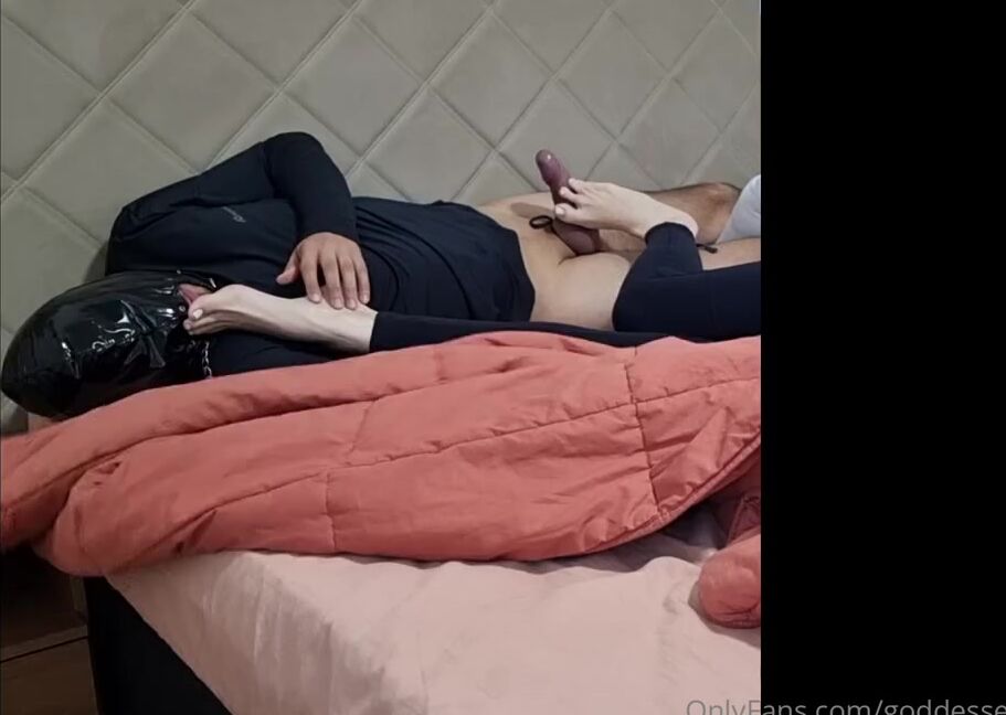 Goddesselisaa Onlyfans Ill Tie Your Balls Youll Be Quiet While I Play With Your Cock And Balls With My Hands And Feet