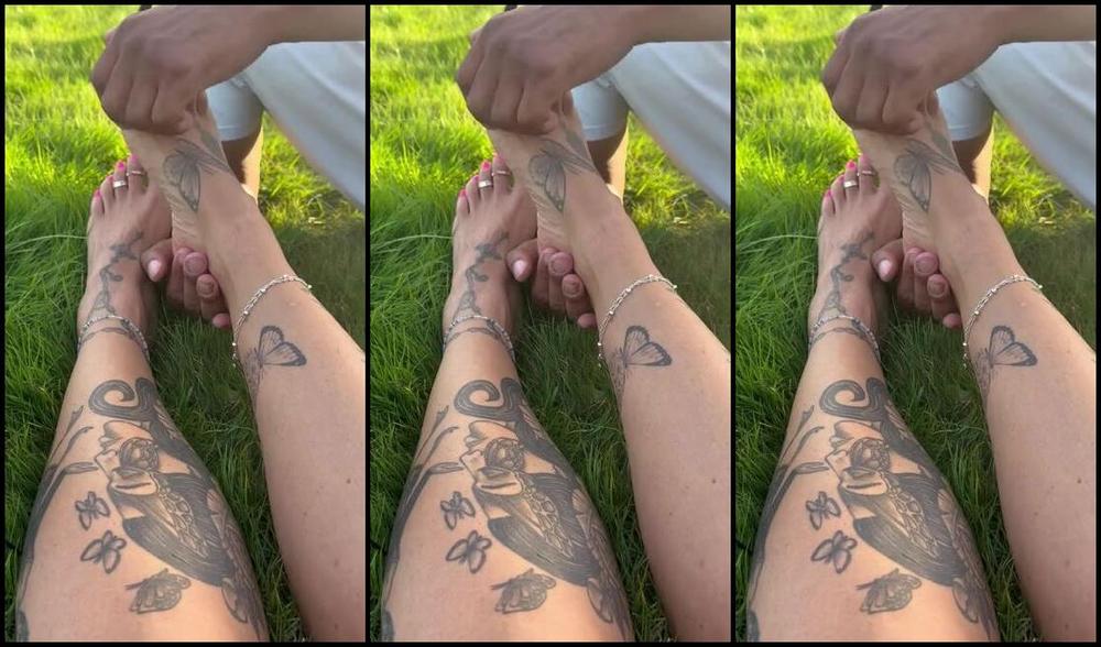 Msmaddy Aka Madsoles 1 Onlyfans After A Work Out In The Park I Let Him Rub My Sweaty Feet While We Chilled And Chatted