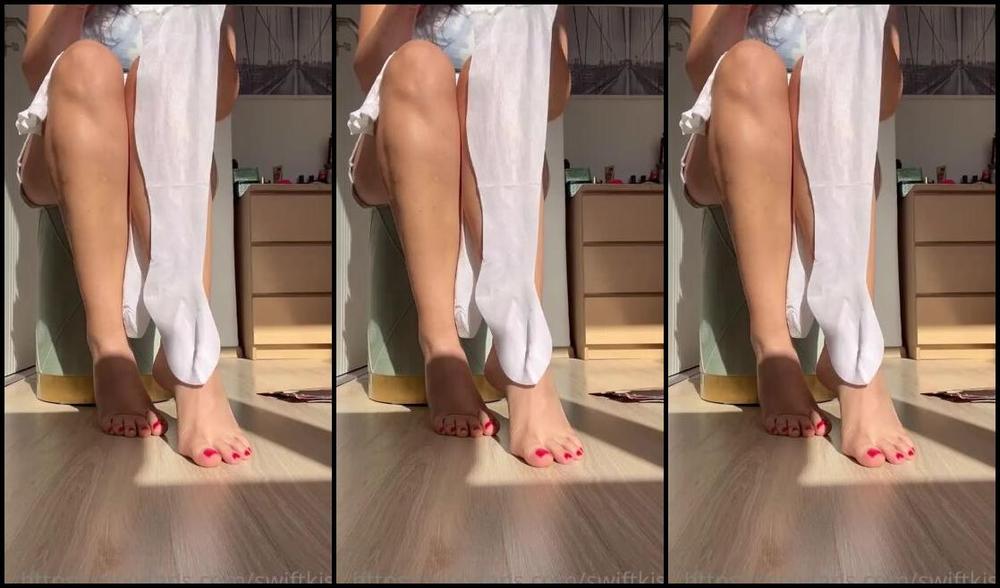 Swift Kiss Nicknamed Swiftkiss Onlyfans Mini Try On Review And Bare Feet Moment And A Cameo Of My Pet