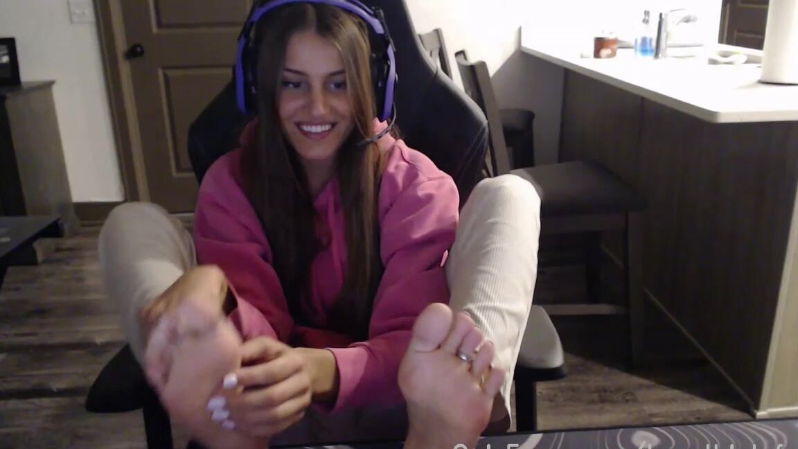 Herathletefeetx Stream Started At Am Streaming Tonight