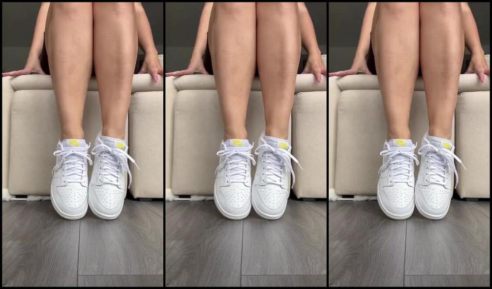 Sarina Jones Nicknamed Sarinajones 09 24 2024 Onlyfans Video I Present These White Nike Dunk Low To You