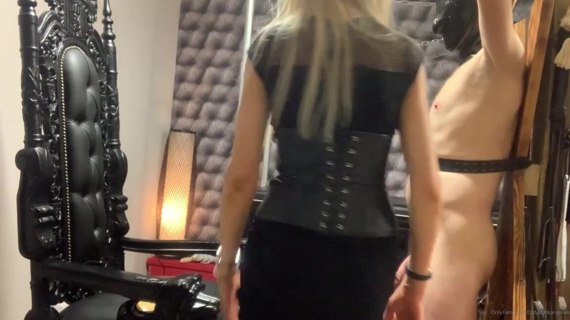 Ladydarkangeluk Onlyfans Bare Foot Teasing Of The Cock In Between The Ball Busting