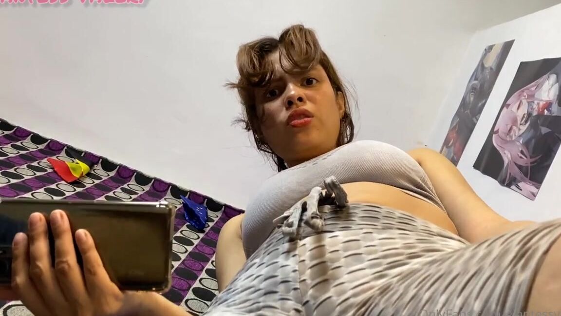 Valery Maxwell Nicknamed Giantessvalery Onlyfans 11 20 2023 Seems Like I Found A Tiny Man